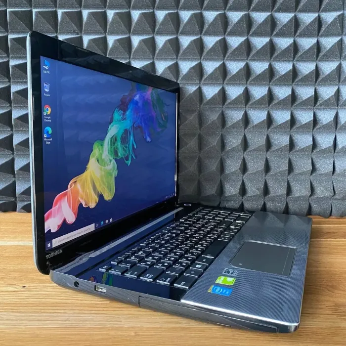 Ноутбук Toshiba Satellite L670 / 17.3" (1600x900) TN / Intel Core i7-4700MQ (4 (8) ядра по 2.4 - 3.4 GHz) / 16 GB DDR3 / 240 GB SSD / nVidia GeForce GT 740M, 2 GB GDDR3, 64-bit / WebCam / DVD-ROM б/в - зображення 3