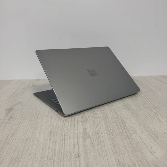Ультрабук Б-клас Microsoft Surface Laptop 4 / 13.5" (2256x1504) IPS / AMD Ryzen 5 4680U (6 (12) ядер по 2.2 - 4.0 GHz) / 16 GB DDR4 / 256 GB SSD / AMD Radeon RX Vega 7 Graphics / WebCam б/в - изображение 5
