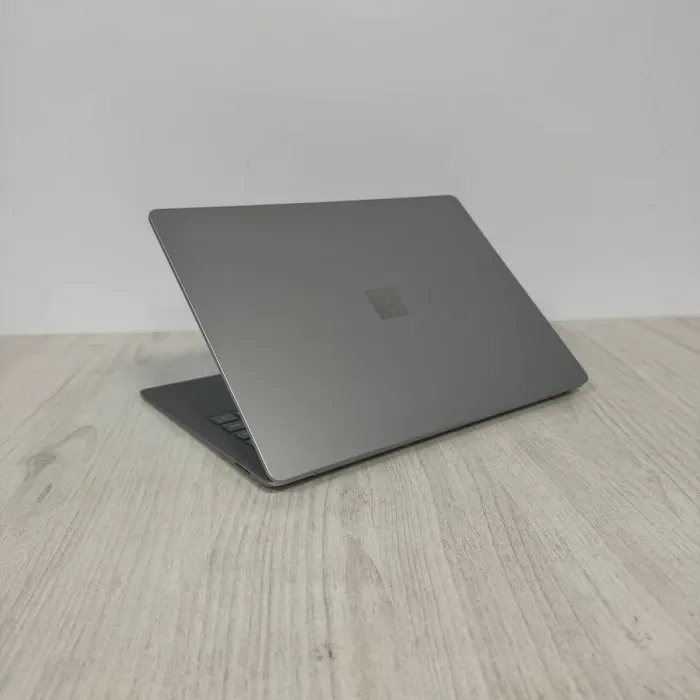 Ультрабук Б-клас Microsoft Surface Laptop 4 / 13.5" (2256x1504) IPS / AMD Ryzen 5 4680U (6 (12) ядер по 2.2 - 4.0 GHz) / 16 GB DDR4 / 256 GB SSD / AMD Radeon RX Vega 7 Graphics / WebCam б/в - зображення 5