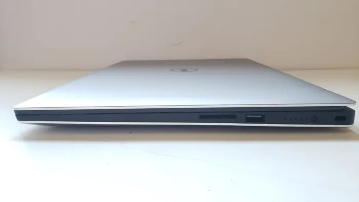 Мобільна робоча станція Dell Precision 5520 / 15.6" (3840x2160) IPS Touch / Intel Xeon E3-1505M v5 (4 (8) ядра по 2.8 - 3.7 GHz) / 32 GB DDR4 / 512 GB SSD / nVidia Quadro M1200, 4 GB GDDR5, 128-bit / WebCam б/в - зображення 5