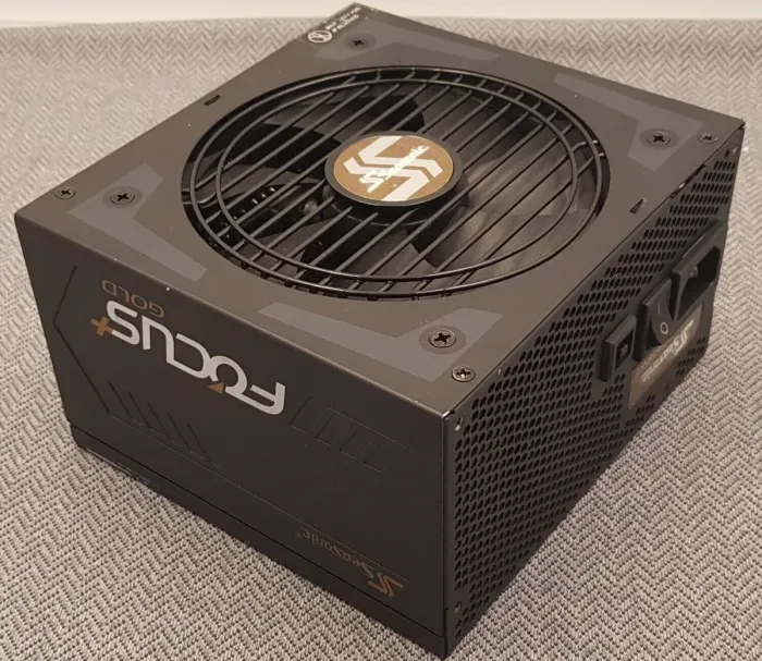 Блок живлення Seasonic Focus Plus Gold SSR-650FX / 650W / 24+4(4)+6(8) pin б/в - зображення 4