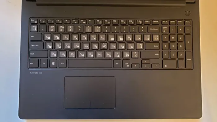 Ноутбук Dell Latitude 3560 / 15.6" (1366x768) TN / Intel Core i3-5005U (2 (4) ядра по 2.0 GHz) / 8 GB DDR3 / 256 GB SSD / Intel HD Graphics 5500 / WebCam б/в - зображення 4