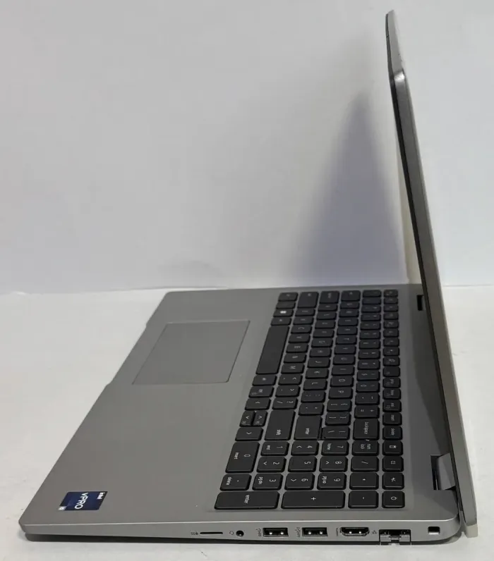 Ноутбук Dell Precision 3570 / 15.6" (1920x1080) IPS / Intel Core i5-1250P (12 (16) ядер по 3.3 - 4.4 GHz) / 16 GB DDR4 / 256 GB SSD + 256 GB SSD / Intel Iris Xe Graphics / WebCam б/в - зображення 6