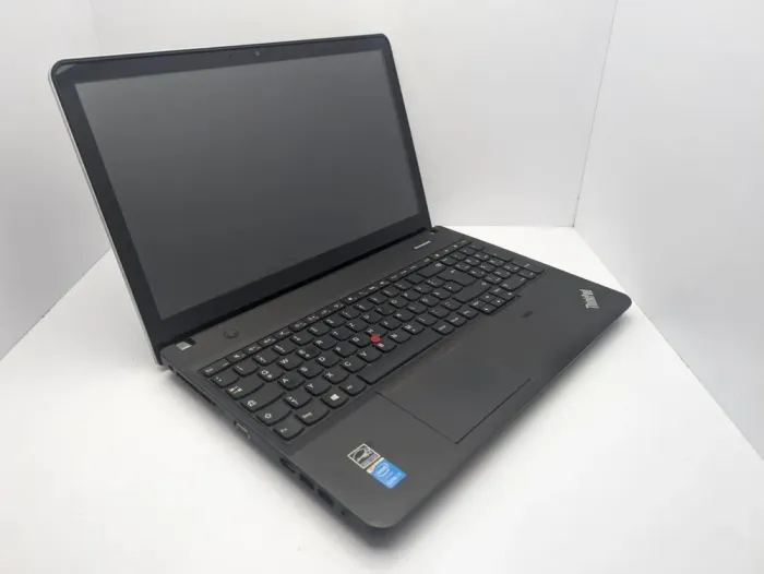 Ноутбук Lenovo ThinkPad Edge E540 / 15.6" (1366x768) TN Touch / Intel Core i7-4712MQ (4 (8) ядра по 2.3 - 3.3 GHz) / 8 GB DDR3 / 256 GB SSD / Intel HD Graphics 4600 / WebCam / Без АКБ б/в - зображення 3