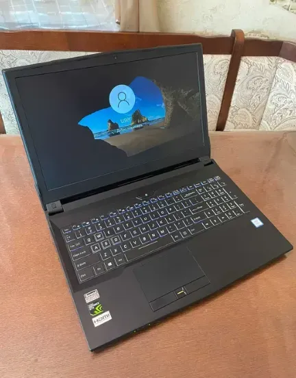 Ігровий ноутбук Clevo N850HJ / 15.6" (1920x1080) IPS / Intel Core i7-7700HQ (4 (8) ядра по 2.8 - 3.8 GHz) / 32 GB DDR4 / 256 GB SSD / nVidia GeForce GTX 1050, 2 GB GDDR5, 128-bit / WebCam б/в - зображення 3
