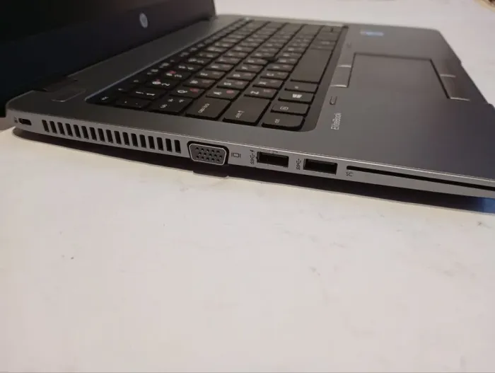 Ноутбук Б-клас HP EliteBook 840 G1 / 14" (1366x768) TN / Intel Core i5-4300U (2 (4) ядра по 1.9 - 2.9 GHz) / 8 GB DDR3 / 256 GB SSD / AMD Radeon HD 8500M, 1 GB DDR3, 64-bit / WebCam б/в - зображення 5