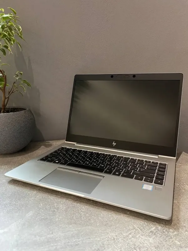 Ультрабук Б-клас HP EliteBook 840 G5 / 14" (1920x1080) TN / Intel Core i7-8650U (4 (8) ядра по 1.9 - 4.2 GHz) / 16 GB DDR4 / 256 GB SSD M.2 / Intel UHD Graphics 620 / WebCam / Win 10 б/в - зображення 2