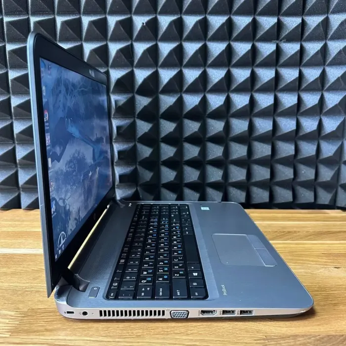 Ноутбук Б-клас HP ProBook 450 G3 / 15.6" (1920x1080) TN / Intel Core i5-6200U (2 (4) ядра по 2.3 - 2.8 GHz) / 8 GB DDR3 / 128 GB SSD / AMD Radeon R7 M340, 4 GB GDDR3, 64-bit / WebCam б/в - зображення 3