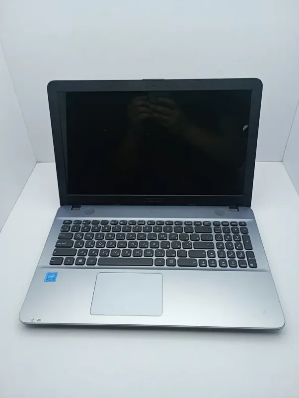 Ноутбук Asus A541 / 15.6" (1366x768) TN / Intel Celeron N3350 (2 ядра по 1.1 - 2.4 GHz) / 4 GB DDR3 / 120 GB SSD / Intel HD Graphics / WebCam б/в - зображення 2