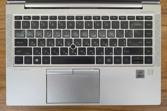 Ультрабук Б-клас HP EliteBook 840 G7 / 14" (1920x1080) IPS / Intel Core i7-10610U (4 (8) ядра по 1.8 - 4.9 GHz) / 32 GB DDR4 / 1000 GB SSD / Intel UHD Graphics / WebCam / TouchID / Windows 10 б/в - зображення 3