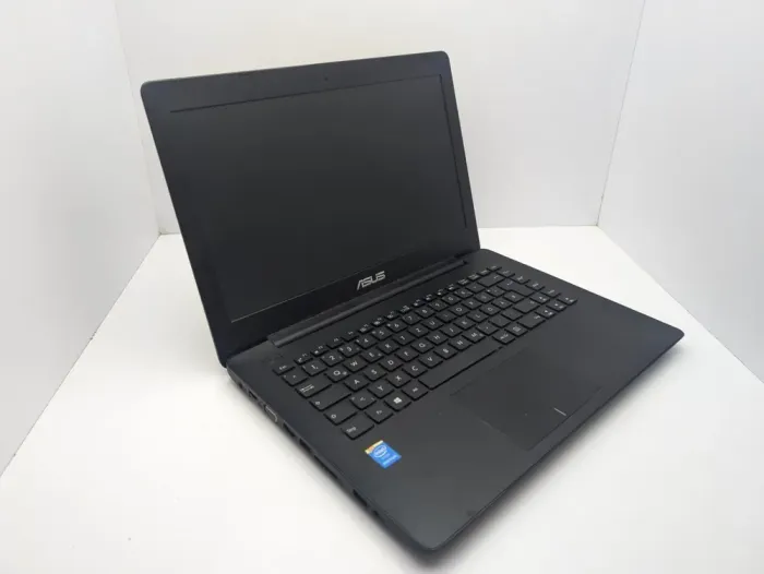 Ноутбук Asus R413M / 14" (1366x768) TN / Intel Pentium N3540 (4 ядра по 2.16 - 2.66 GHz) / 4 GB DDR3 / 1000 GB HDD / Intel HD Graphics / WebCam б/в - зображення 3
