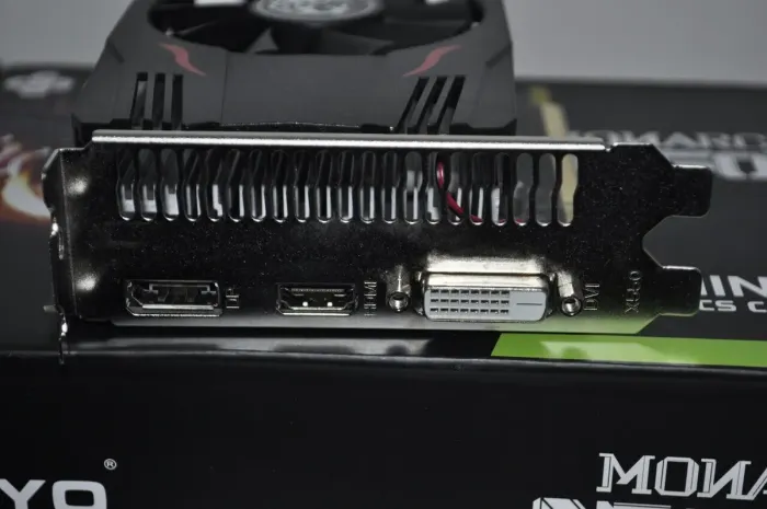 Дискретна відеокарта AMD Radeon RX 550, 4 GB GDDR5, 128-bit / DVI, HDMI, DisplayPort - зображення 4