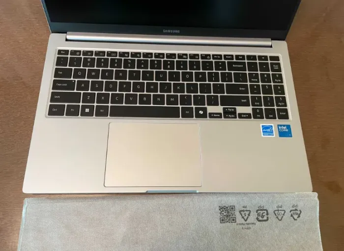 Ультрабук Samsung Galaxy Book4 / 15.6" (1920x1080) IPS / Intel Core 7 150U (10 (12) ядер по 4.0 - 5.4 GHz) / 16 GB DDR4 / 512 GB SSD / Intel Graphics / WebCam б/в - зображення 4