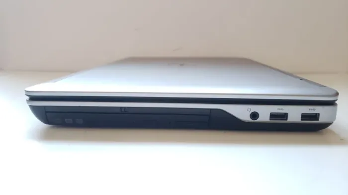 Ігровий ноутбук Dell Latitude E6540 / 15.6" (1366x768) TN / Intel Core i7-4810MQ (4 (8) ядра по 2.8 - 3.8 GHz) / 16 GB DDR3 / 256 GB SSD + 500 GB HDD / AMD Radeon HD 8790M, 2 GB GDDR5, 128-bit / WebCam б/в - зображення 5