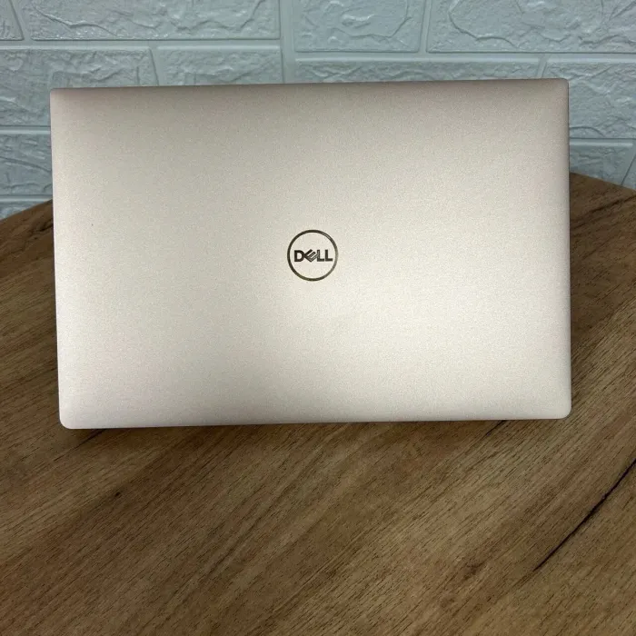 Ультрабук Dell XPS 9370 Rose Gold / 13.3" (3840x2160) IPS Touch / Intel Core i7-8550U (4 (8) ядра по 1.8 - 4.0 GHz) / 8 GB DDR4 / 256 GB SSD / Intel UHD Graphics 620 / WebCam б/в - зображення 3