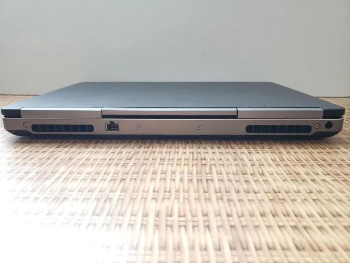 Мобільна робоча станція Dell Precision 7520 / 15.6" (1920x1080) IPS / Intel Core i7-7820HQ (4 (8) ядра по 2.9 - 3.9 GHz) / 32 GB DDR4 / 512 GB SSD + 500 GB HDD / AMD Radeon Pro WX 4130, 2 GB GDDR5, 128-bit / WebCam б/в - зображення 6