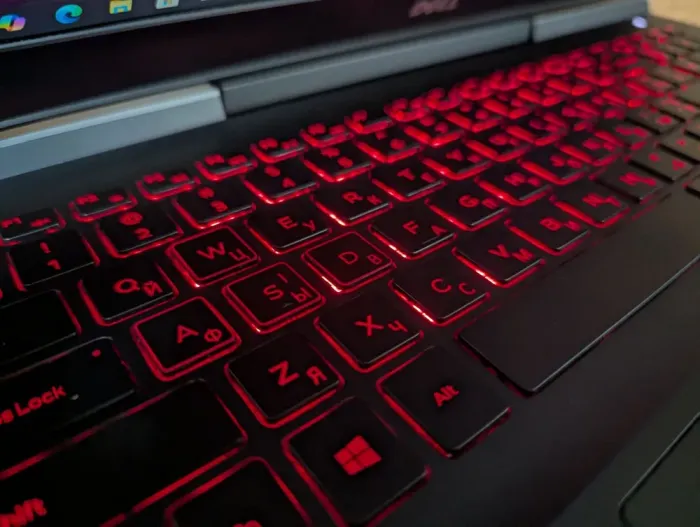 Ігровий ноутбук Dell Inspiron 15 7567 / 15.6" (3840x2160) IPS / Intel Core i7-7700HQ (4 (8) ядра по 2.8 - 3.8 GHz) / 32 GB DDR4 / 256 GB SSD + 1000 GB HDD / nVidia GeForce GTX 1050 Ti, 4 GB GDDR5, 128-bit / WebCam / Windows 10 б/в - зображення 6