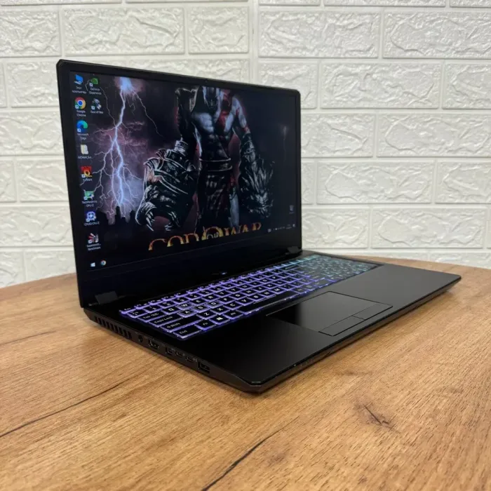 Ігровий ноутбук Clevo Lambda P960RF / 15.6" (1920x1080) IPS / Intel Core i7-9750H (6 (12) ядер по 2.6 - 4.5 GHz) / 16 GB DDR4 / 1000 GB SSD / nVidia GeForce RTX 2070 Max-Q, 8 GB GDDR6, 256-bit / WebCam б/в - зображення 4