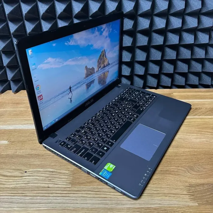 Ноутбук Asus A550L / 15.6" (1366x768) TN / Intel Core i7-4510U (2 (4) ядра по 2.0 - 3.1 GHz) / 8 GB DDR3 / 1000 GB HDD / nVidia GeForce 820M, 2 GB GDDR3, 64-bit / WebCam / DVD-ROM б/в - зображення 3