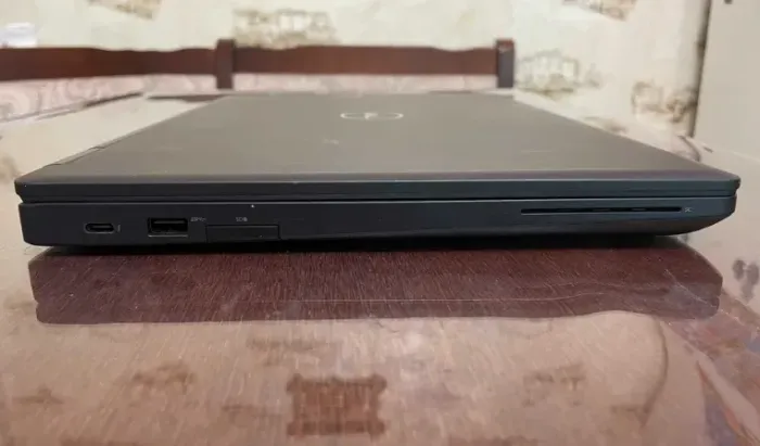 Робоча станція Dell Precision 3530 / 15.6" (1920x1080) IPS / Intel Core i7-8850H (6 (12) ядра по 2.6 - 4.3 GHz) / 16 GB DDR4 / 256 GB SSD / nVidia Quadro P600, 4 GB GDDR5, 128-bit / WebCam б/в - зображення 6