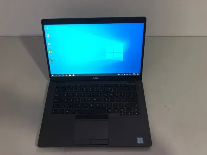 Ультрабук Б-класс Dell Latitude 5400 / 14" IPS / Core i7-8665U (4(8) ядра по 1.9-4.8GHz) / 8GB DDR4 / 256 GB SSD / UHD Graphics 620 / WebCam / HDMI б/в - зображення 2