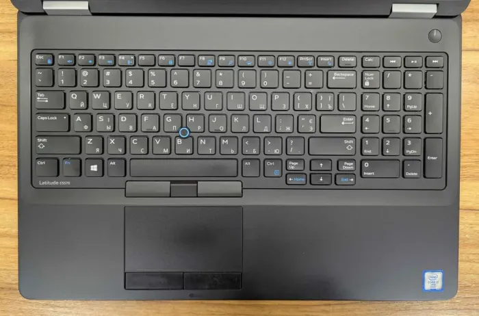 Ноутбук Dell Latitude E5570 / 15.6" (1366x768) TN / Intel Core i7-6820HQ (4 (8) ядра по 2.7 - 3.6 GHz) / 16 GB DDR4 / 512 GB SSD / AMD Radeon R7 M370, 2 GB GDDR5, 128-bit / HDMI / WebCam / Windows 10 б/в - зображення 3