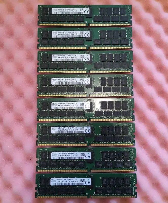Комплект: Серверна оперативна пам'ять Hynix / 256 GB (8x 32 GB) / 2Rx4 PC4-2666V / DDR4 ECC / 2666 MHz б/в - зображення 2