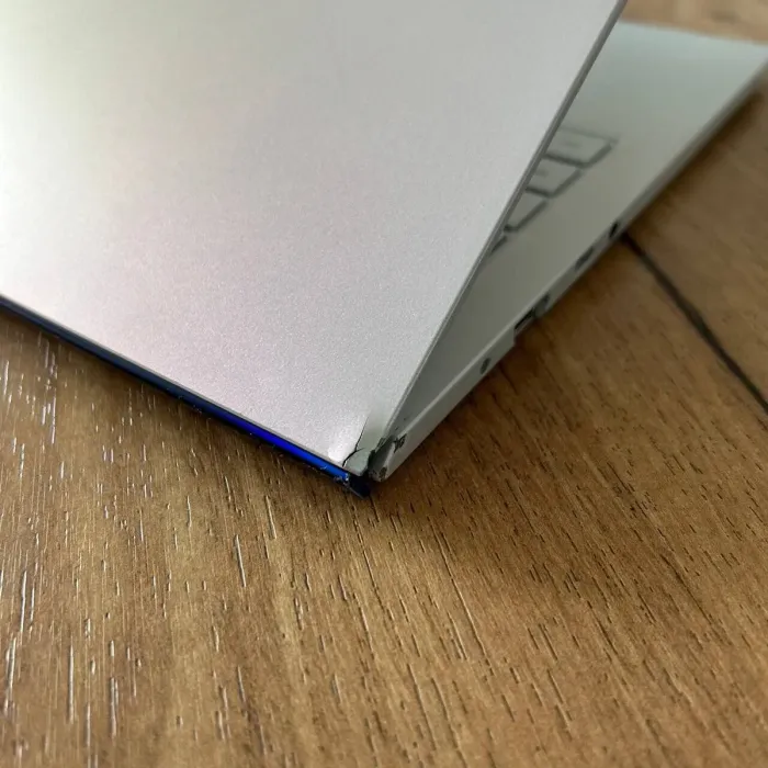 Ультрабук Б-клас Samsung Galaxy Book Ion White NP950XCJ-K02US / 15.6" (1920x1080) IPS / Intel Core i7-10510U (4 (8) ядра по 1.8 - 4.9 GHz) / 16 GB DDR4 / 256 GB SSD / Intel UHD Graphics / WebCam б/в - зображення 8