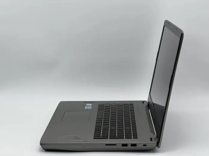 Ігровий ноутбук Asus ROG Strix GL702V / 17.3" (1920x1080) IPS / Intel Core i7-7700HQ (4 (8) ядра по 2.8 - 3.8 GHz) / 16 GB DDR4 / 480 GB SSD / nVidia GeForce GTX 1070, 8 GB GDDR5, 256-bit / WebCam б/в - зображення 4