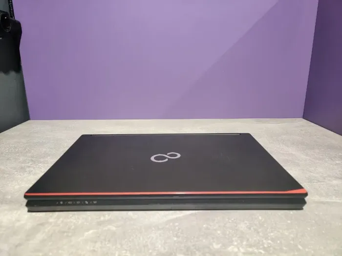 Ноутбук Fujitsu LifeBook E546 / 14" (1920x1080) IPS / Intel Core i5-6200U (2 (4) ядра по 2.3-2.8 GHz) / 8 GB DDR4 / 240 GB SSD / HD Graphics 520 / WebCam б/в - зображення 5