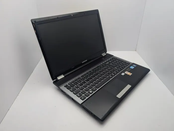 Ноутбук Samsung NP350V5C / 15.6" (1366x768) TN / Intel Core i7-2670QM (4 (8) ядра по 2.2 - 3.1 GHz) / 8 GB DDR3 / 500 GB HDD / nVidia GeForce GT 540M, 1 GB DDR3, 64-bit / WebCam б/в - зображення 3