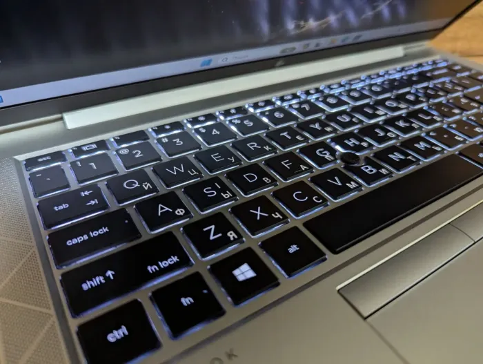 Ультрабук Б-клас HP EliteBook 840 G8 / 14" (1920x1080) IPS / Intel Core i5-1145G7 (4 (8) ядра по 2.6 - 4.4 GHz) / 16 GB DDR4 / 480 GB SSD / Intel Iris Xe Graphics / WebCam / TouchID / Windows 10 б/в - зображення 7