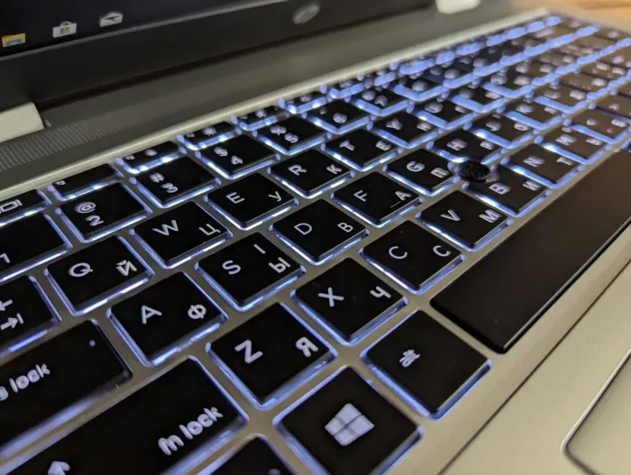 Ноутбук HP ProBook 640 G5 / 14" (1920x1080) IPS / Intel Core i5-8265U (4 (8) ядра по 1.6 - 3.9 GHz) / 8 GB DDR4 / 256 GB SSD / Intel UHD Graphics 620 / WebCam / TouchID / Windows 10 б/в - зображення 12