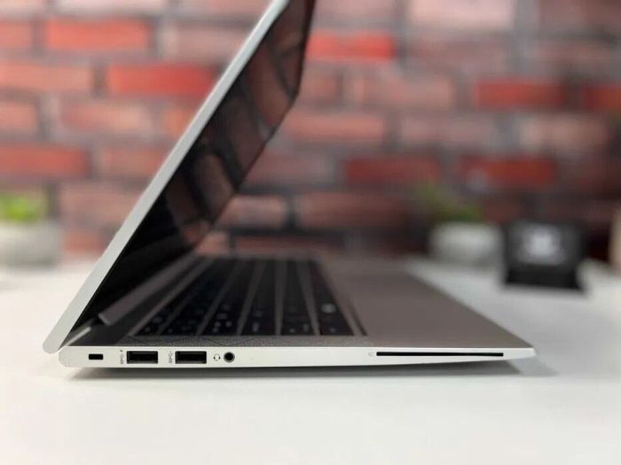 Ультрабук HP EliteBook 835 G8 / 13.3" (1920x1080) IPS / AMD Ryzen 3 Pro 5450U (4 (8) ядра по 2.6 - 4.0 GHz) / 16 GB DDR4 / 512 GB SSD / AMD Radeon RX Vega 5 Graphics / WebCam / Win 10 Pro б/в - зображення 4