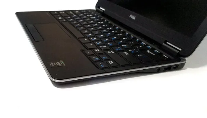 Нетбук Dell Latitude E7240 / 12.5" (1366x768) TN / Intel Core i5-4300U (2 (4) ядра по 1.9 - 2.9 GHz) / 16 GB DDR3 / 180 GB SSD / Intel HD Graphics 4400 / WebCam б/в - зображення 4