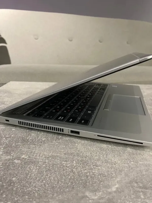 Ультрабук HP EliteBook 840 G5 / 14" (1920x1080) IPS / Intel Core i5-8250U (4 (8) ядра по 1.6 - 3.4 GHz) / 8 GB DDR4 / 256 GB SSD M.2 / Intel HD Graphics 620 / WebCam / Win 10 б/в - зображення 3
