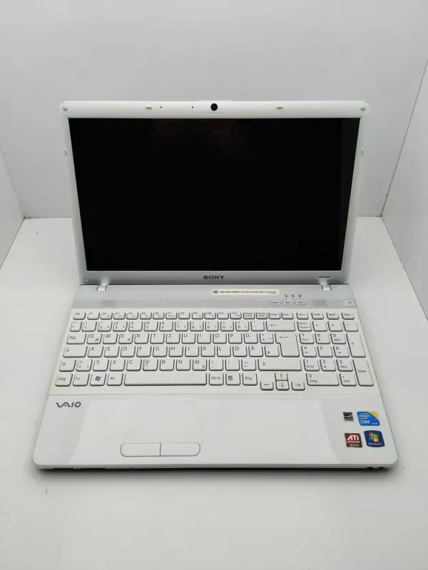 Ноутбук Sony VPC156 / 15.6" (1366x768) TN / Intel Core i3-350M (2 (4) ядра по 2.26 GHz) / 6 GB DDR3 / 320 GB HDD / AMD Mobility Radeon HD 5000 / WebCam б/в - зображення 2