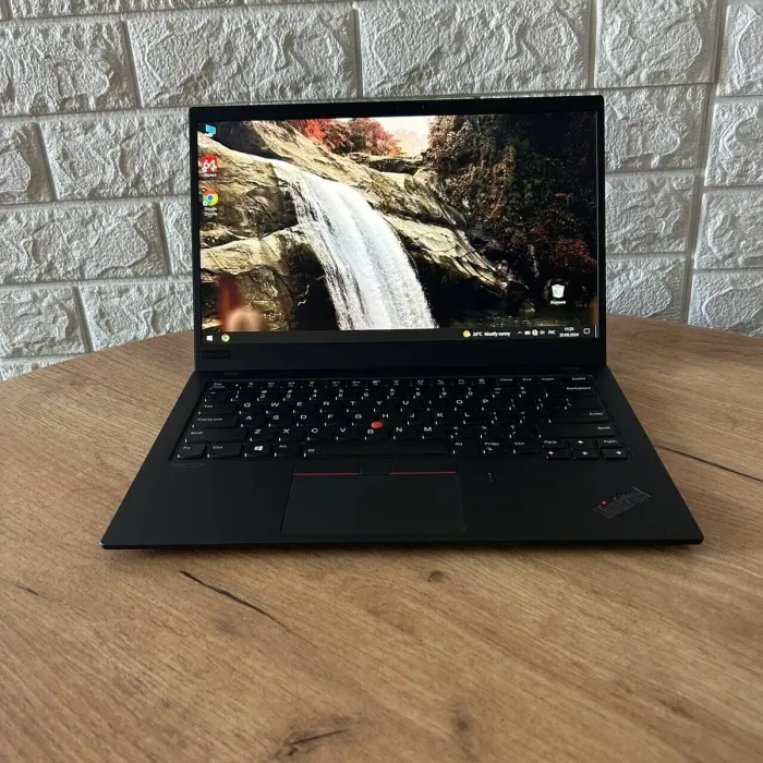 Ультрабук Б-клас Lenovo ThinkPad X1 Carbon Gen 8 / 14" (1920x1080) IPS / Intel Core i7-10610U (4 (8) ядра по 1.8 - 4.9 GHz) / 16 GB DDR4 / 512 GB SSD / Intel UHD Graphics 620 / WebCam б/в - зображення 2