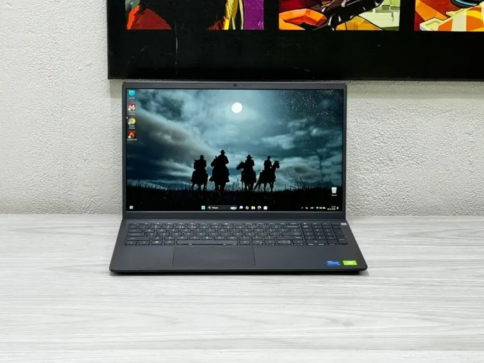 Ультрабук Б-клас Dell Vostro 3520 / 15.6" (1920x1080) IPS / Intel Core i5-1235U (10 (12) ядер по 3.3 - 4.4 GHz) / 16 GB DDR4 / 512 GB SSD M.2 / Intel Iris Xe Graphics / WebCam / Win 11 Pro б/в - зображення 2