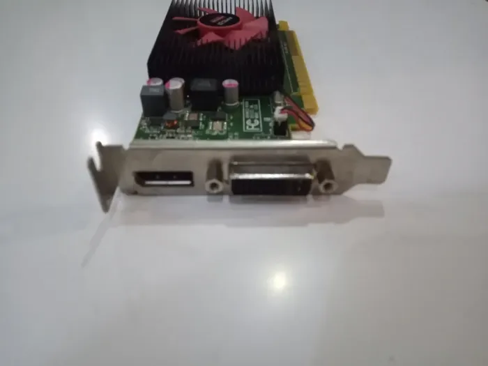 Дискретна відеокарта AMD Radeon R5 340X, 2 GB DDR3, 64-bit / 1x DVI, 1x DisplayPort / Для корпусів форм-фактора SFF б/в - зображення 4