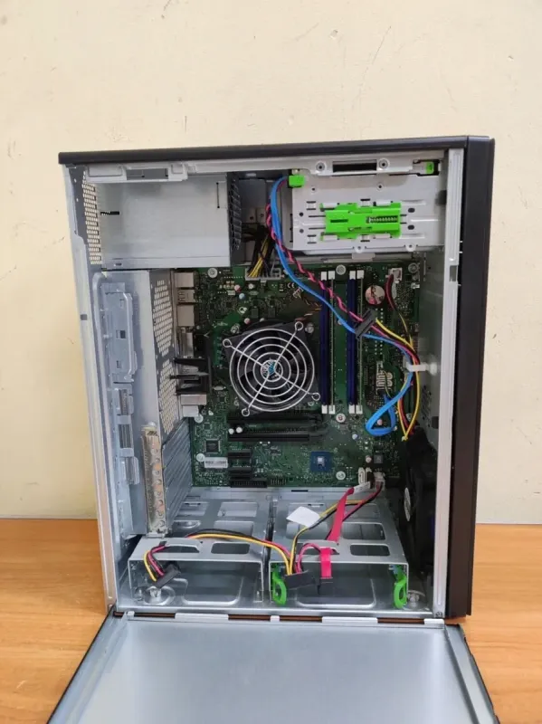 Комп'ютер Fujitsu Esprimo P757/E90+ Tower / Intel Core i5-6500 (4 ядра по 3,2 - 3,6 ГГц) / 8 ГБ DDR4 / 240 ГБ SSD / Intel HD Graphics 530 / 280 Вт / DisplayPort / DVI б/в - зображення 7