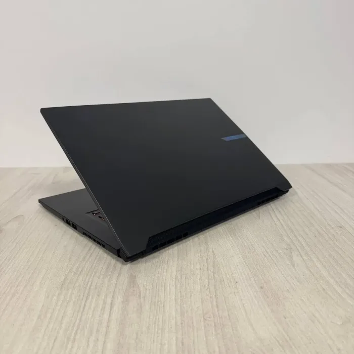 Ігровий ноутбук Gigabyte Aero X16 1WH / 16" (2560x1600) IPS / AMD Ryzen AI 7 350 (8 (16) ядер по 2,0 - 5,0 ГГц) / 32 ГБ DDR5 / 1000 ГБ SSD NVMe / nVidia GeForce RTX 5070, 8 ГБ GDDR7, 128-біт / Веб-камера б/в - зображення 6
