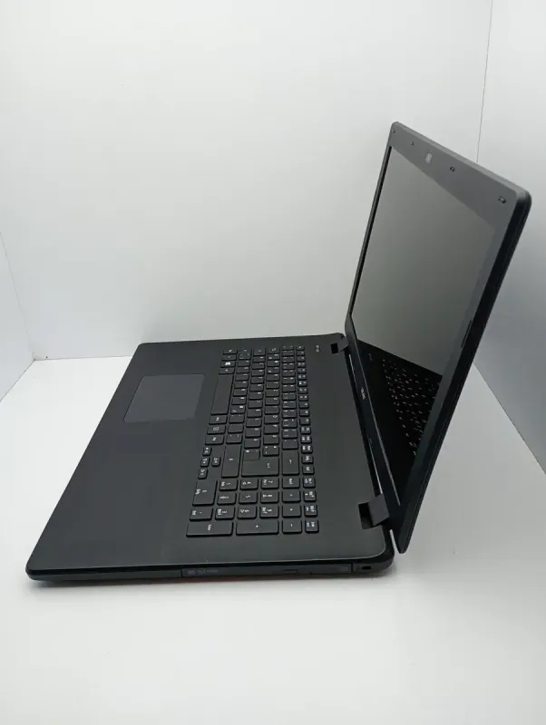 Ноутбук Acer Aspire ES1-711 / 17.3" (1600x900) TN / Intel Celeron N2940 (4 ядра по 1.83 - 2.25 GHz) / 4 GB DDR3 / 120 GB SSD / Intel HD Graphics / WebCam б/в - зображення 4