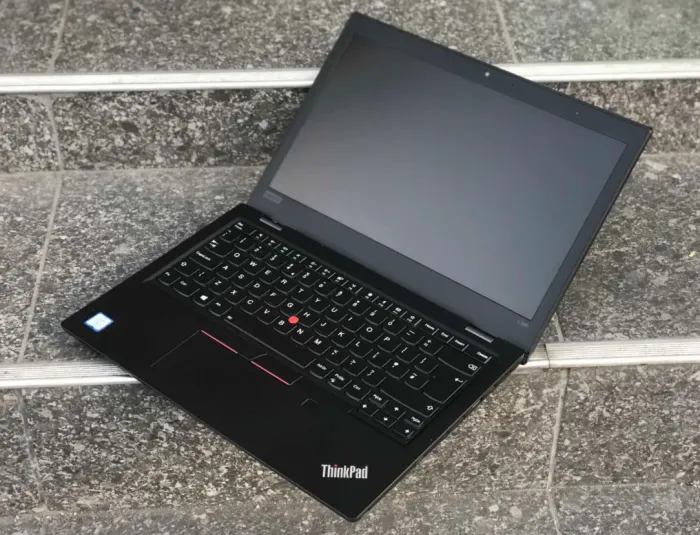 Ноутбук Lenovo ThinkPad L380 / 13.3" (1920x1080) IPS / Intel Core i5-8250U (4 (8) ядра по 1.6 - 3.4 GHz) / 8 GB DDR4 / 240 GB SSD / Intel UHD Graphics 620 / WebCam б/в - зображення 3