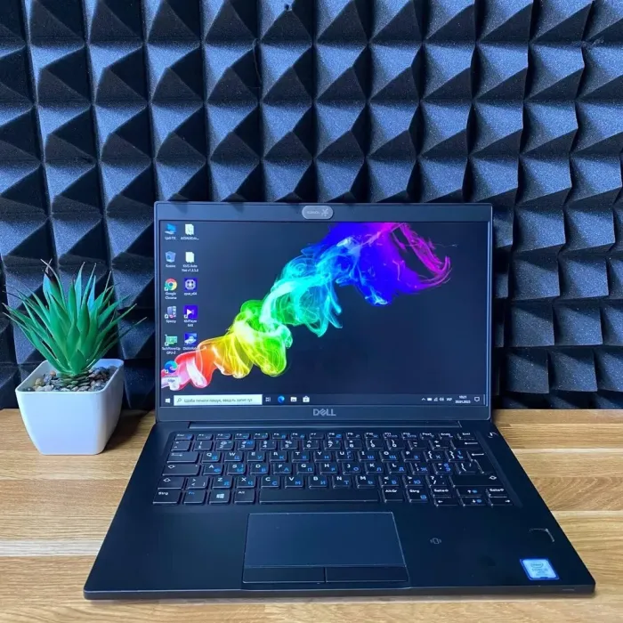 Ультрабук Dell Latitude 7390 / 13.3" (1920x1080) IPS / Intel Core i5-8350U (4 (8) ядра по 1.7 - 3.6 GHz) / 8 GB DDR4 / 128 GB SSD / Intel UHD Graphics 620 / WebCam б/в - зображення 2