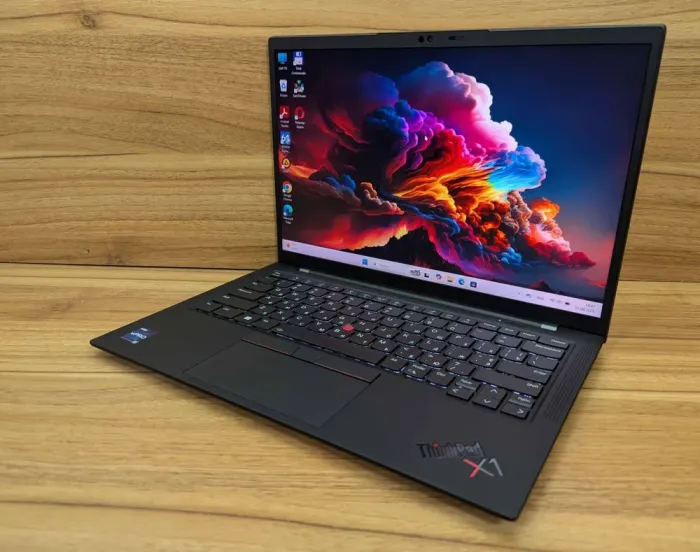 Ультрабук Lenovo ThinkPad X1 Carbon Gen11 / 14" (1920x1080) IPS Touch / Intel Core i7-1365U (10 (12) ядер по 1.3 - 5.2 GHz) / 32 GB DDR5 / 1000 GB SSD / Intel Iris Xe Graphics / WebCam / Windows 11 б/в - зображення 5