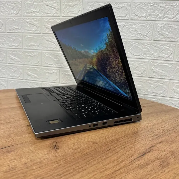 Мобільна робоча станція Б-клас Dell Precision 7730 / 17.3" (1920x1080) IPS / Intel Core i7-8850H (6 (12) ядер по 2.6 - 4.3 GHz) / 32 GB DDR4 / 512 GB SSD NVMe / nVidia Quadro P4200, 8 GB GDDR5, 256-bit / WebCam б/в - зображення 5