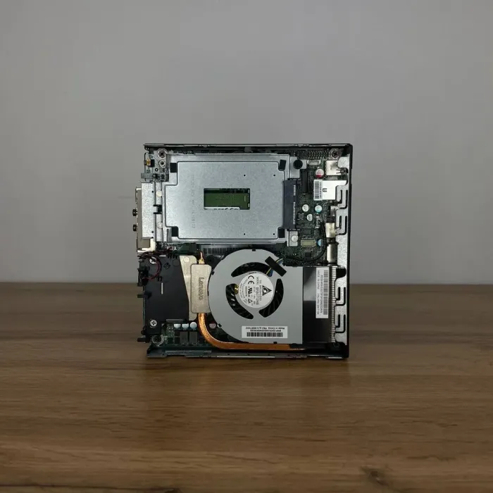 Неттоп Lenovo ThinkCentre M715q USFF / AMD Pro A6-8570E (2 ядра по 3.0 - 3.4 GHz) / 8 GB DDR4 / 120 GB SSD / AMD Radeon R5 Graphics / DisplayPort б/в - зображення 4