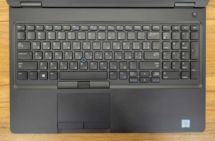 Ультрабук Б-клас Dell Latitude 5590 / 15.6" (1920x1080) IPS / Intel Core i5-7300U (2 (4) ядра по 2.6 - 3.5 GHz) / 8 GB DDR4 / 256 GB SSD / Intel HD Graphics 620 / WebCam / Windows 10 б/в - зображення 3