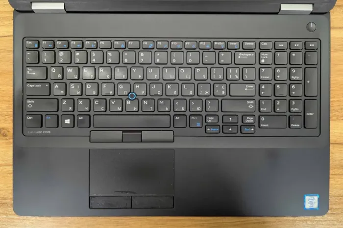 Ноутбук Dell Latitude E5570 / 15.6" (1366x768) TN / Intel Core i7-6820HQ (4 (8) ядра по 2.7 - 3.6 GHz) / 16 GB DDR4 / 512 GB SSD / AMD Radeon R7 M370, 2 GB GDDR5, 128-bit / HDMI / Windows 10 б/в - зображення 3